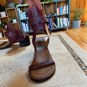 Brand New Without tags Leather Merlot Free People Sandles. Size 40, 2 3/4” Heel.
